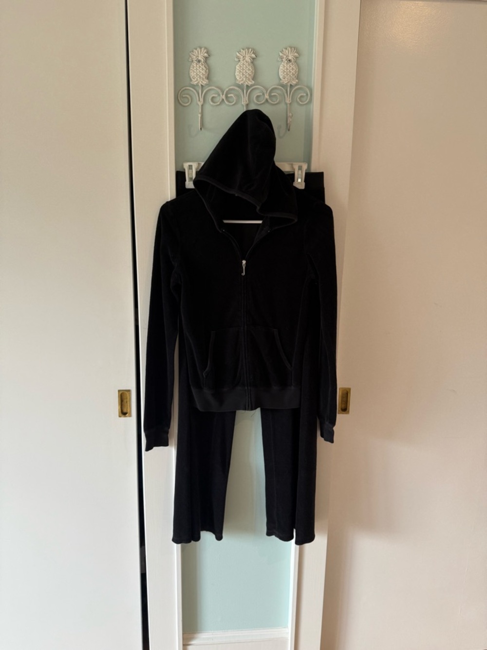 Juicy Couture Y2K. 2 piece terry cloth track suit. Jacket: Medium. Pants: Small